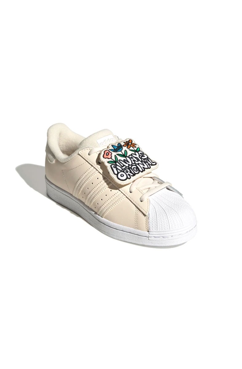 Tênis Adidas Superstar Bege/Branco