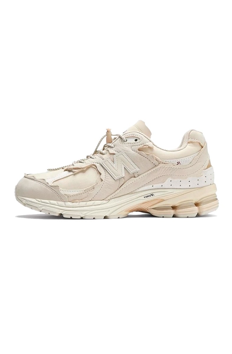 Tênis New Balance M2002R Protection Pack Masculino Sandstone / Turtledove / Gold Metallic M2002RDQ