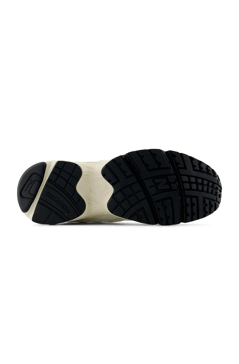 Tênis New Balance 725V1 Unissex Branco/Bege ML725CH