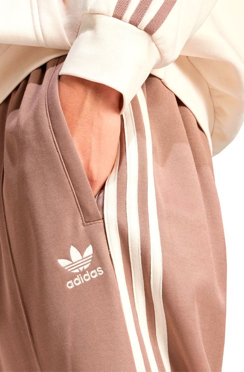Calça Adidas Baggy Fit Firebird Marrom/Bege - NewSkull