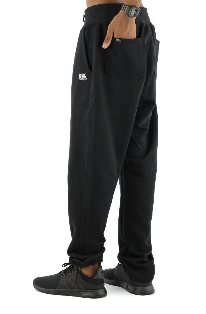 CALÇA RETA NEWSKULL MOLETOM AJUSTE PRETA - NewSkull