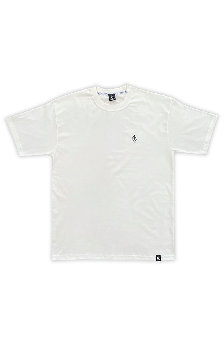 Camiseta Caos Art Ink Logo Bordado Off - White - NewSkull