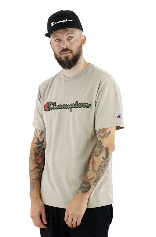 Camiseta Champion Logo Felt Script Khaki/Camo - NewSkull