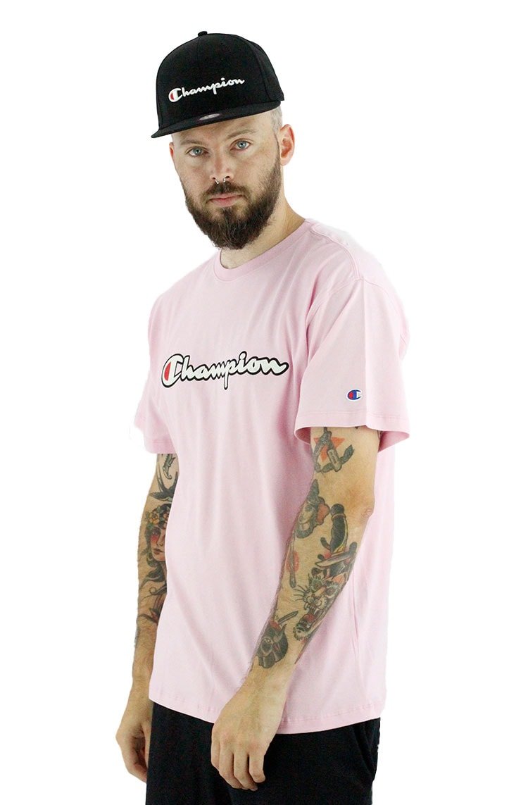 Camiseta Champion Logo Patch Script Rosa - NewSkull