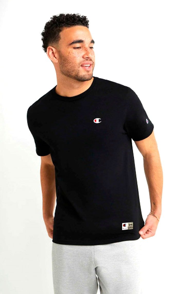 Camiseta Champion Preta Logo c Bordado Preto/Branco - NewSkull