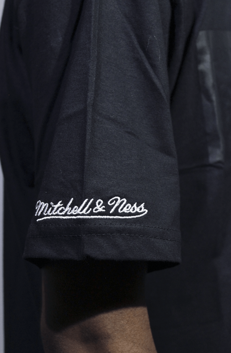 Camiseta Mitchell e Ness Box Logo Preta - NewSkull