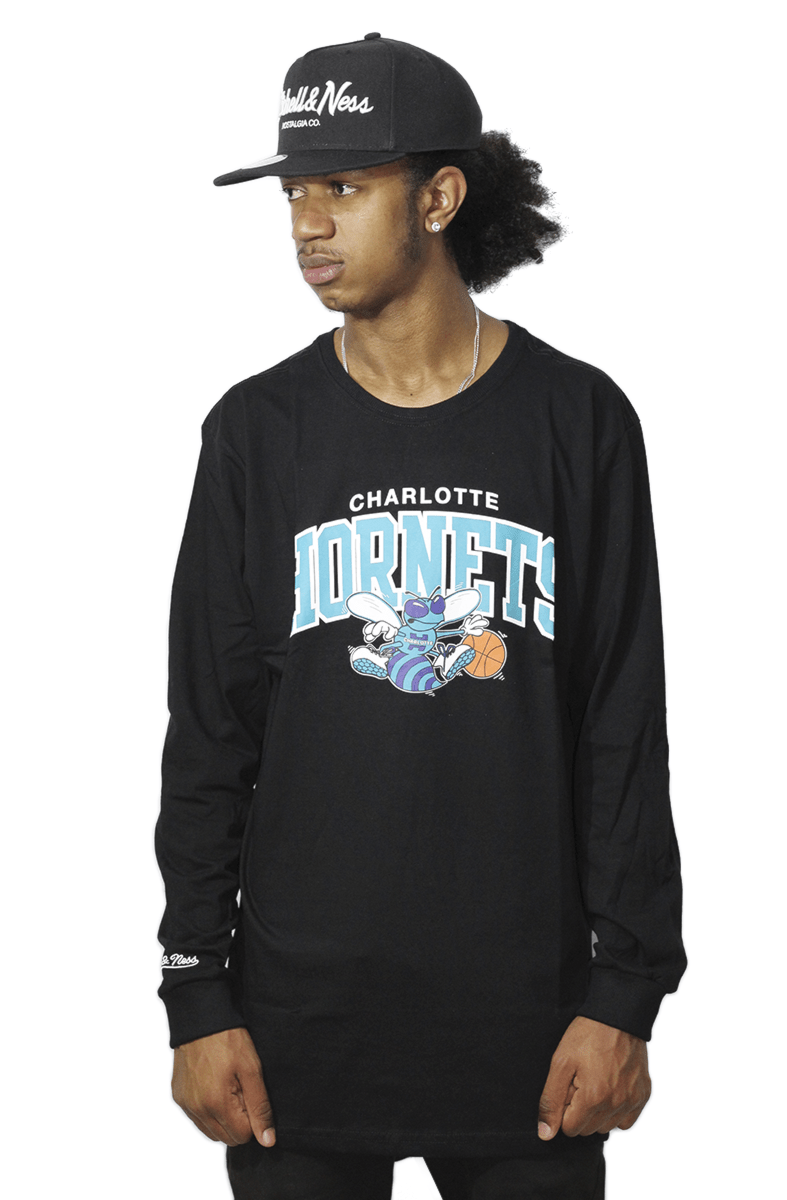 Camiseta Mitchell e Ness Charlotte Hornets Manga Longa Arch Preto - NewSkull