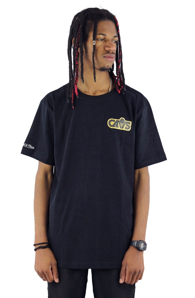Camiseta Mitchell e Ness Cleveland Cavaliers Gold Preta/Gold - NewSkull