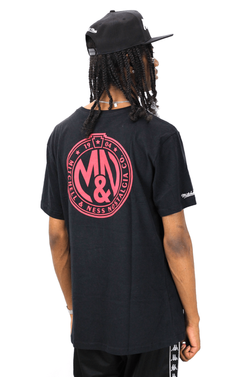Camiseta Mitchell e Ness Front Signature Preta - NewSkull