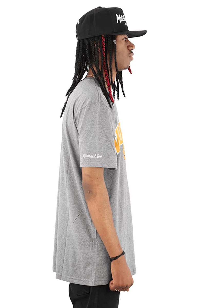 Camiseta Mitchell e Ness Golden State Warriors Arch Extra Cinza - NewSkull