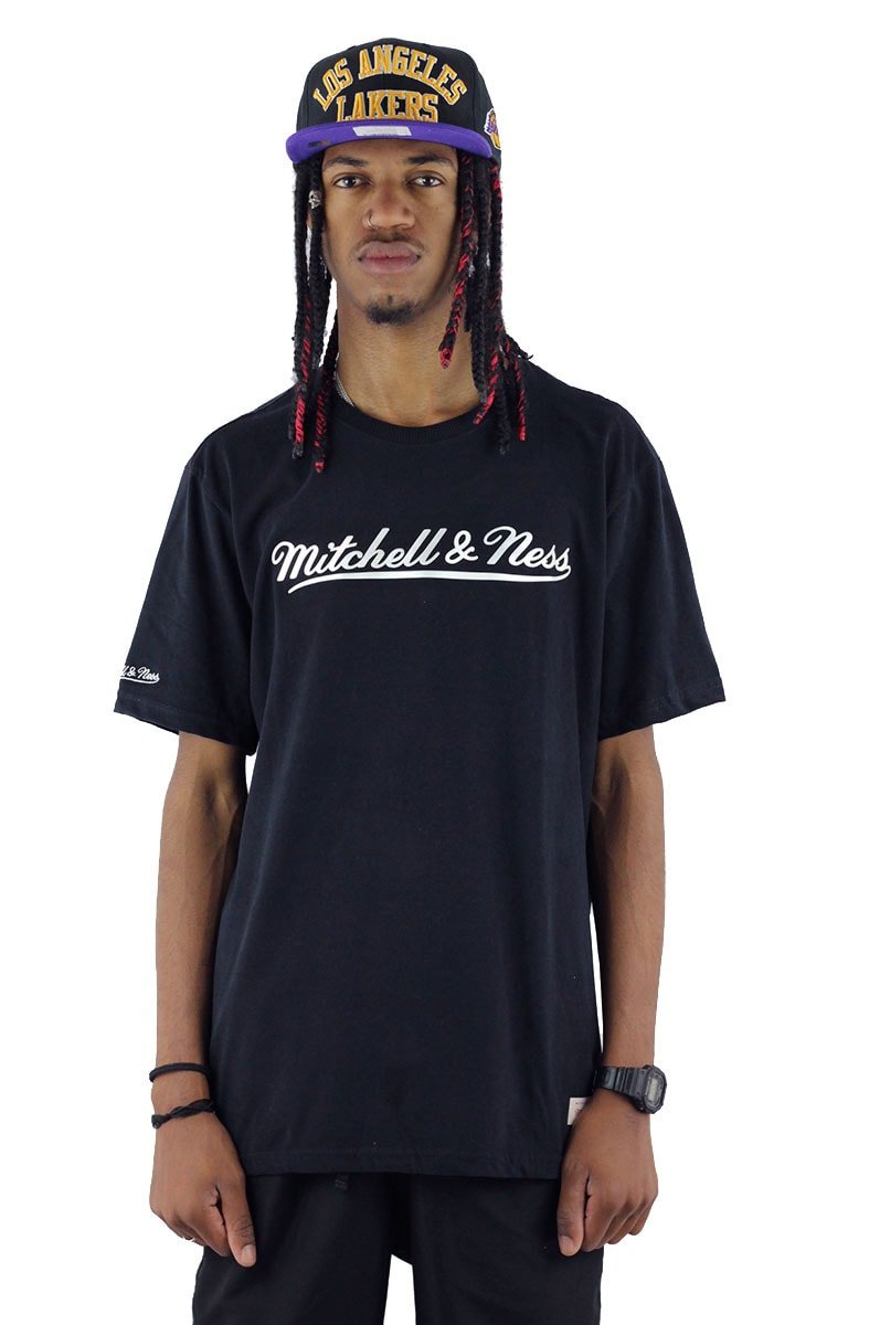 Camiseta Mitchell e Ness Logo Metalizado Preta - NewSkull