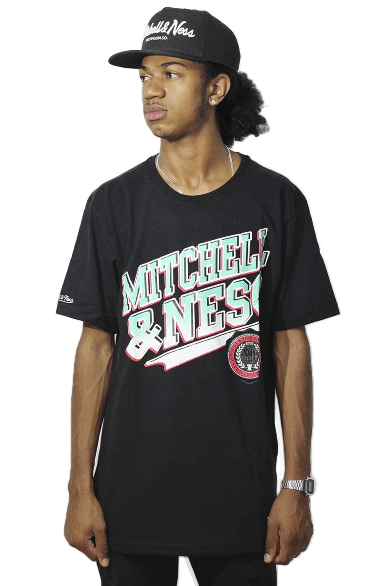 Camiseta Mitchell e Ness Sweep Diagonal Preto - NewSkull