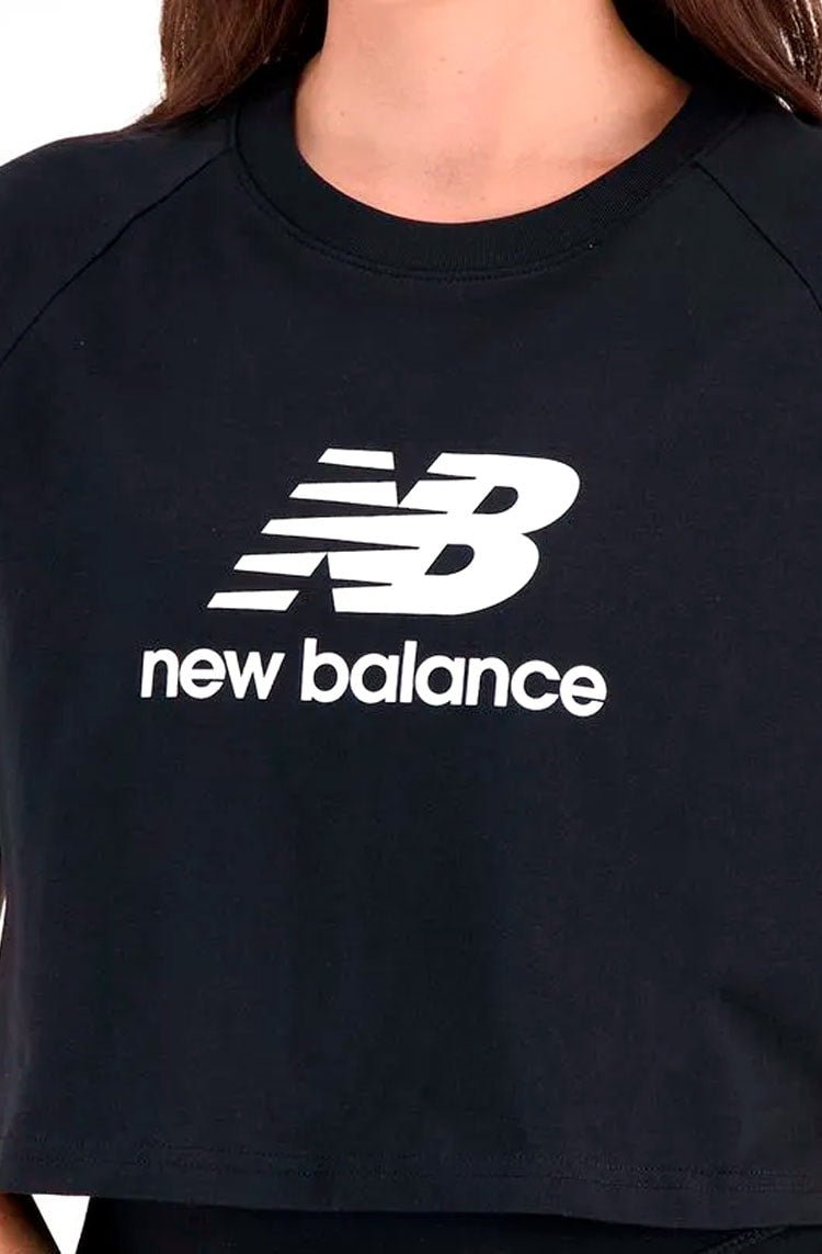 Camiseta New Balance Feminina Cropped Essentials Preto - NewSkull