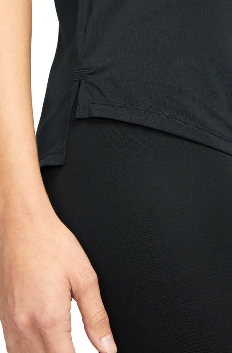 Camiseta Nike Dri - FIT Swoosh Run Feminina Preto/Branco - NewSkull