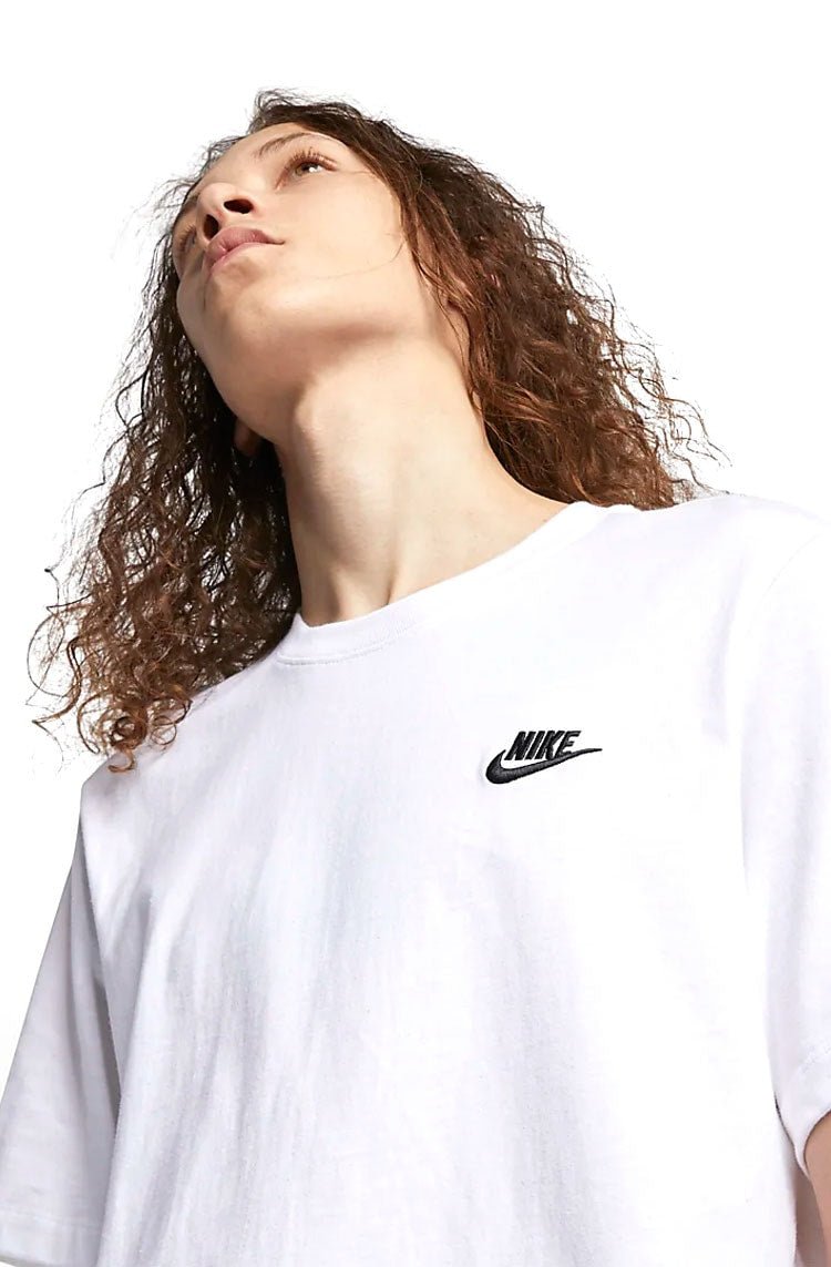 Camiseta Nike Sportswear Club Branco/Preto - NewSkull