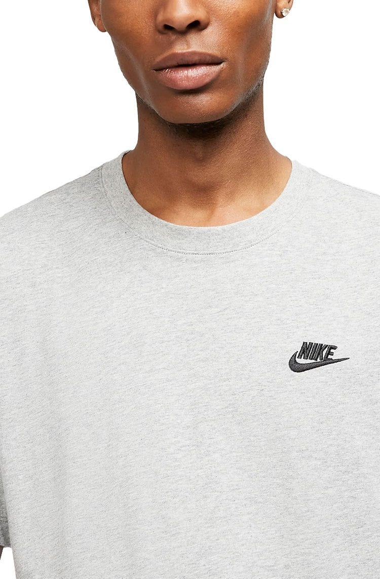 Camiseta Nike Sportswear Club Cinza/Preto - NewSkull