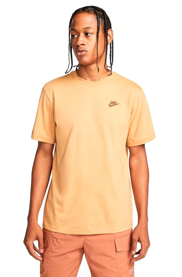 Camiseta Nike Sportswear Club Marrom - NewSkull