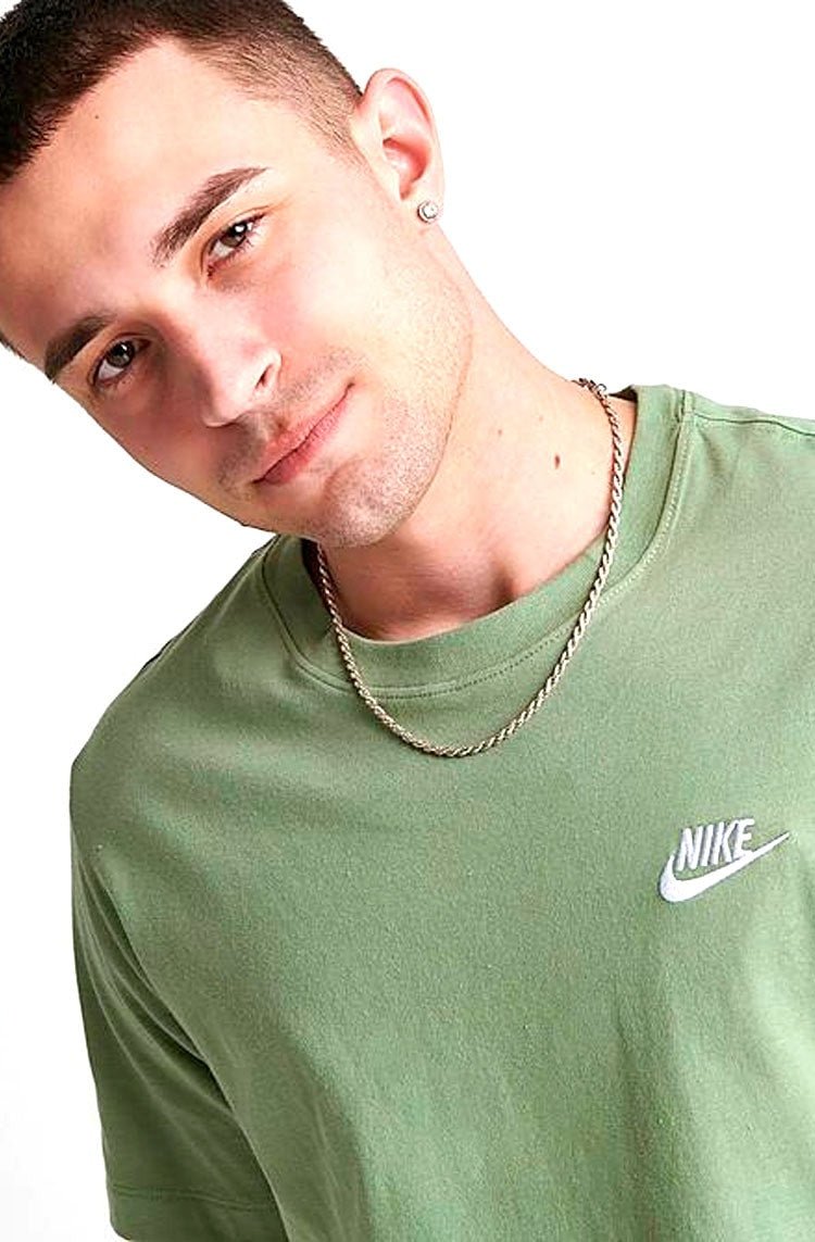 Camiseta Nike Sportswear Club Verde Escuro/Branco - NewSkull