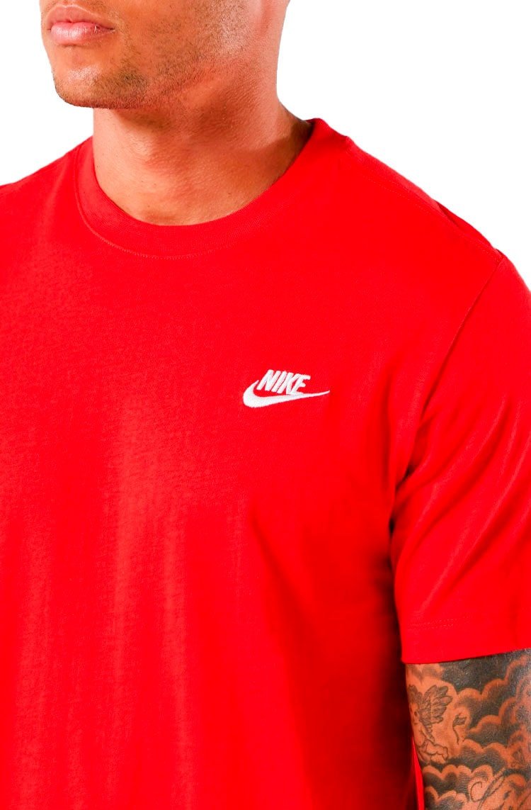 Camiseta Nike Sportswear Club Vermelho/Branco - NewSkull
