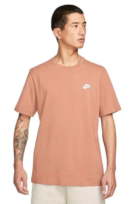 Camiseta Nike Sportswear Clube Marrom/Branco - NewSkull
