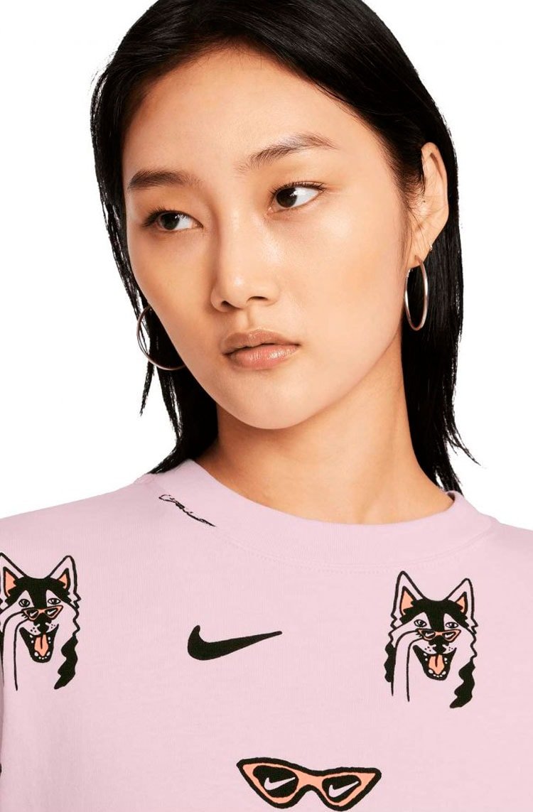 Camiseta Nike Sportswear Dog Feminina Rosa/Preto - NewSkull