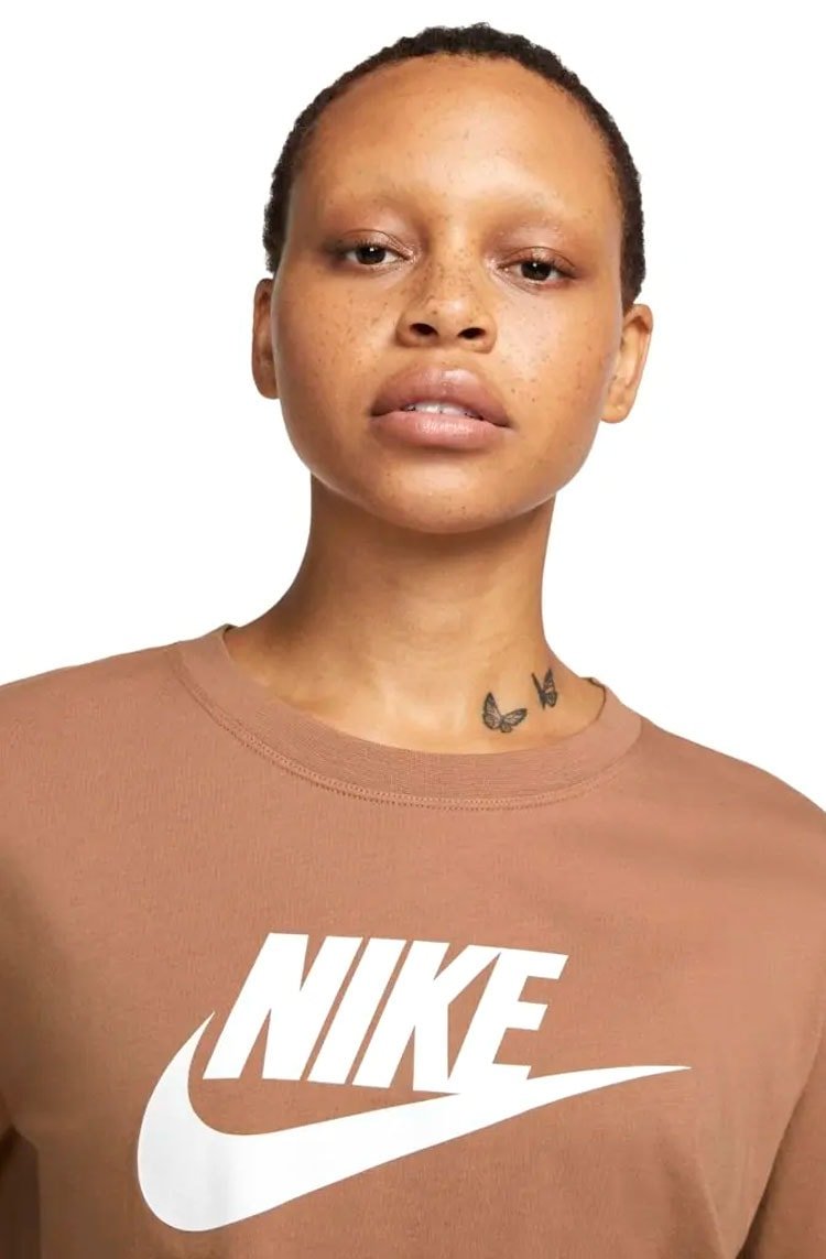 Camiseta Nike Sportswear Essential Feminina Marrom/Branco - NewSkull