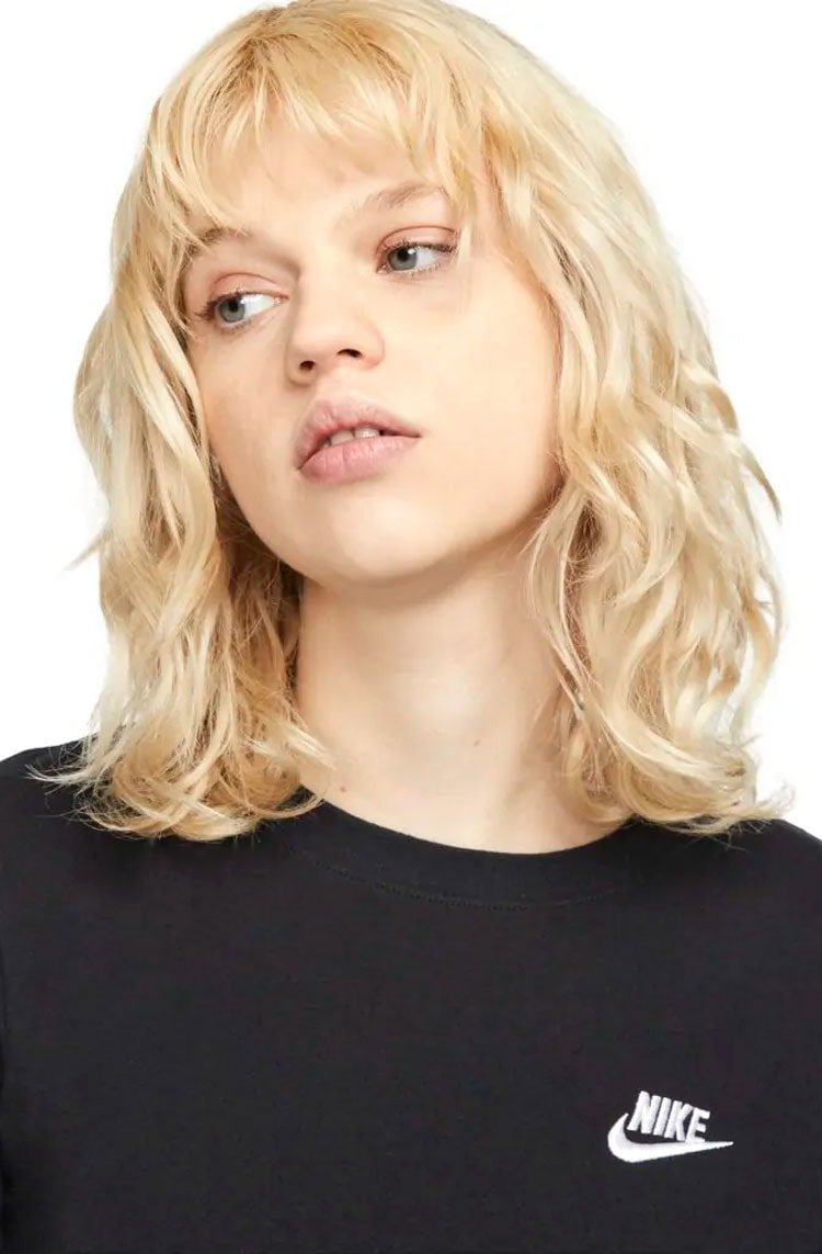 Camiseta Nike Sportswear Feminina Preto/Branco - NewSkull