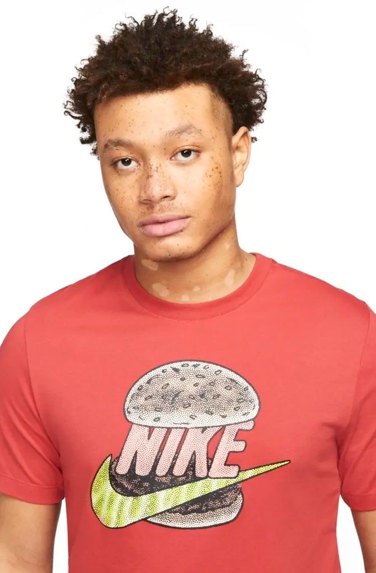 Camiseta Nike Sportswear Pk 2 Graphic Masculina Vermelho/Rosa - NewSkull