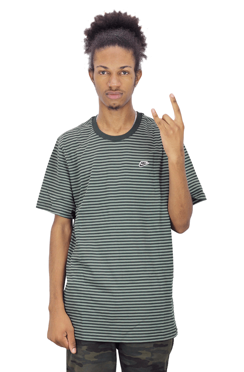 CAMISETA NIKE TEE INI LISTRADA MASCULINA VERDE - NewSkull