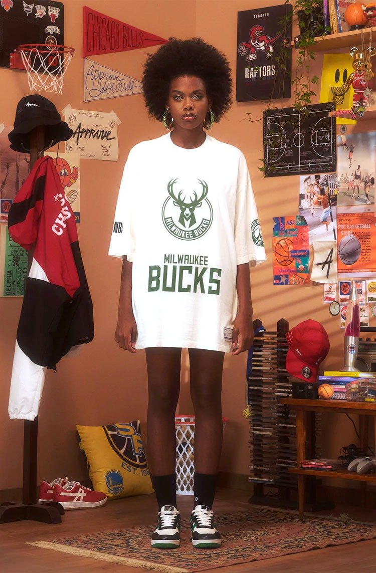 Camiseta Oversized Approve X NBA Bucks Off White/Verde - NewSkull