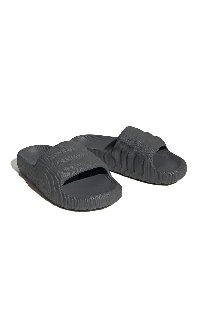 Chinelo Adidas Adilette 22 Cinza Escuro - NewSkull