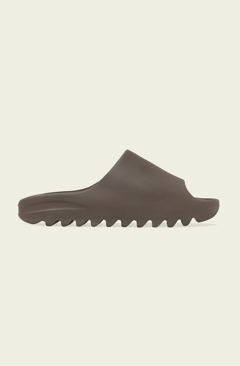 Chinelo Adidas Yeezy Slide Soot - NewSkull