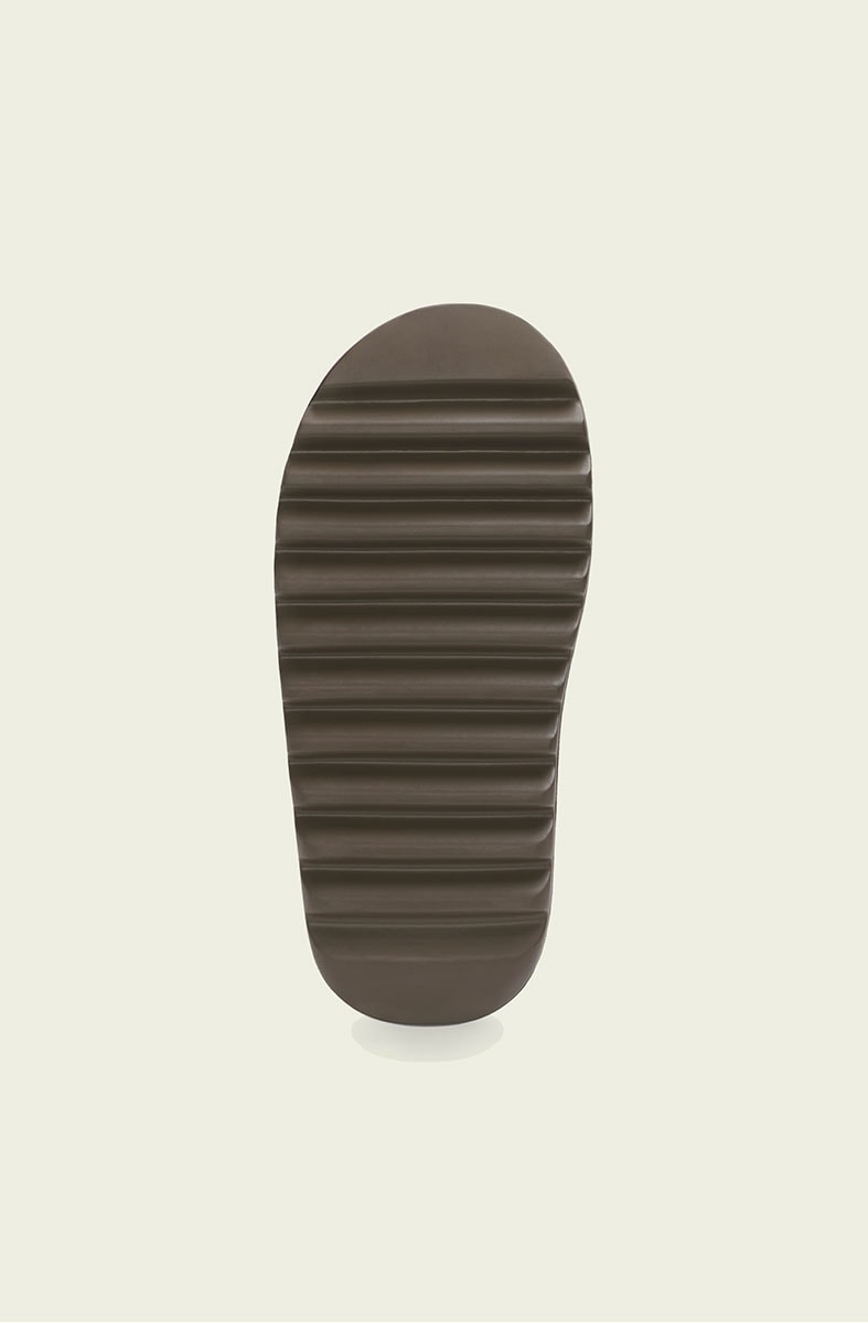 Chinelo Adidas Yeezy Slide Soot - NewSkull