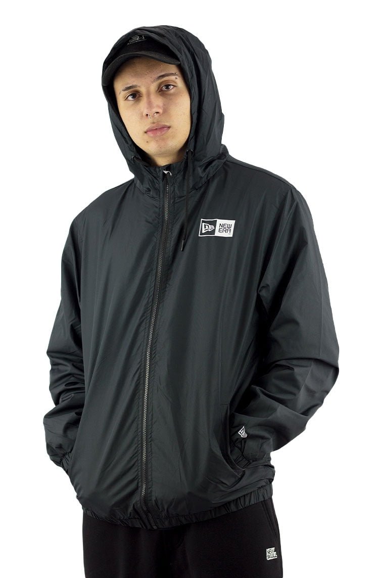 Jaqueta NEW ERA Corta Vento Capuz Preta - NewSkull