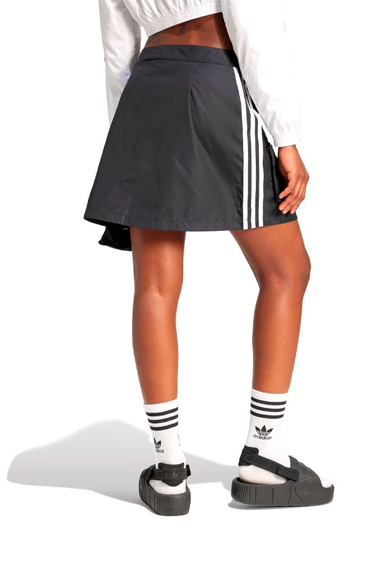 Saia Adidas Mini Cargo Preto/Branco - NewSkull