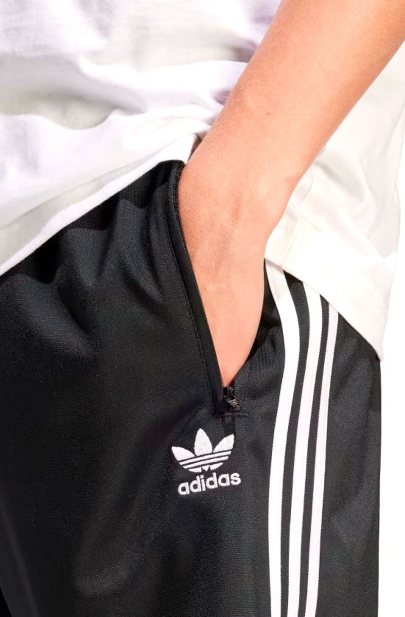 Shorts Adidas Adicolor Firebird Preto - NewSkull