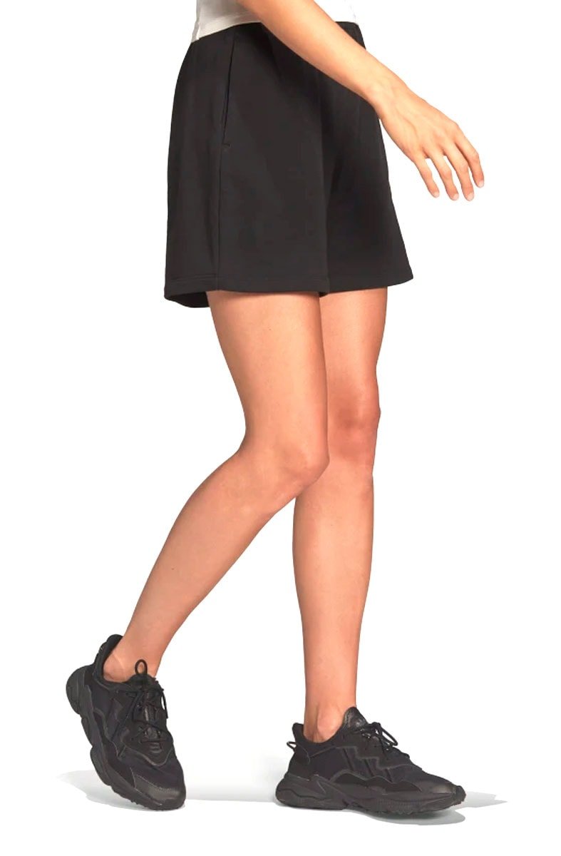 Shorts Adidas Feminino Moletinho Adicolor Essentials Preto/Branco - NewSkull