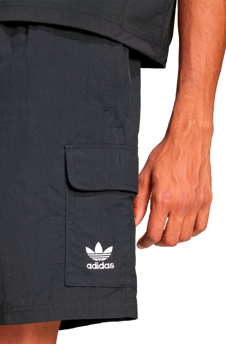 Shorts Adidas Woven Trefoil Essentials Cargo Preto/Branco - NewSkull