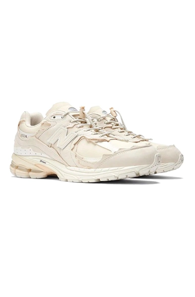 Tênis New Balance M2002R Protection Pack Masculino Sandstone / Turtledove / Gold Metallic M2002RDQ - NewSkull