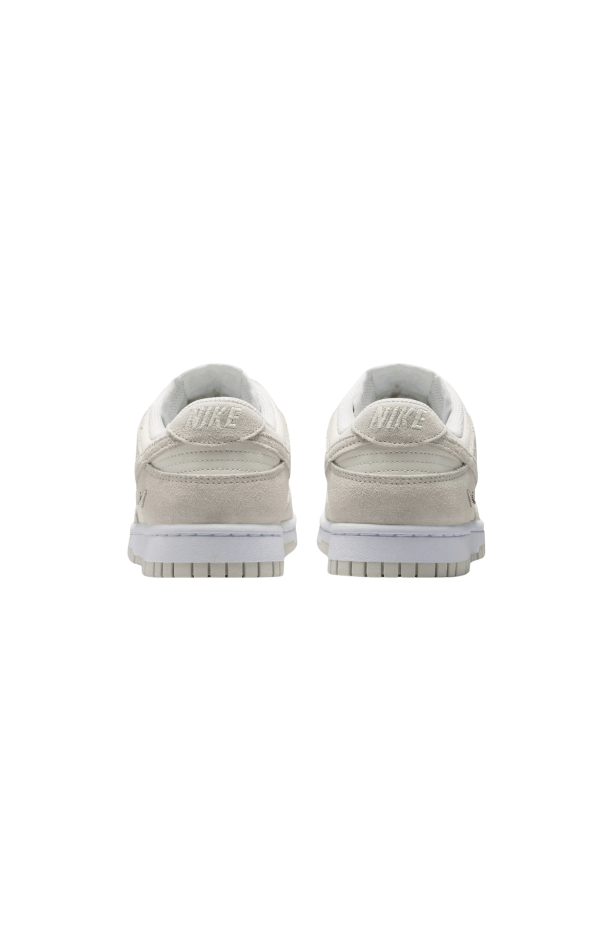 Tênis Nike Dunk Low SE Feminino Bege/Branco IO4244-105 - NewSkull