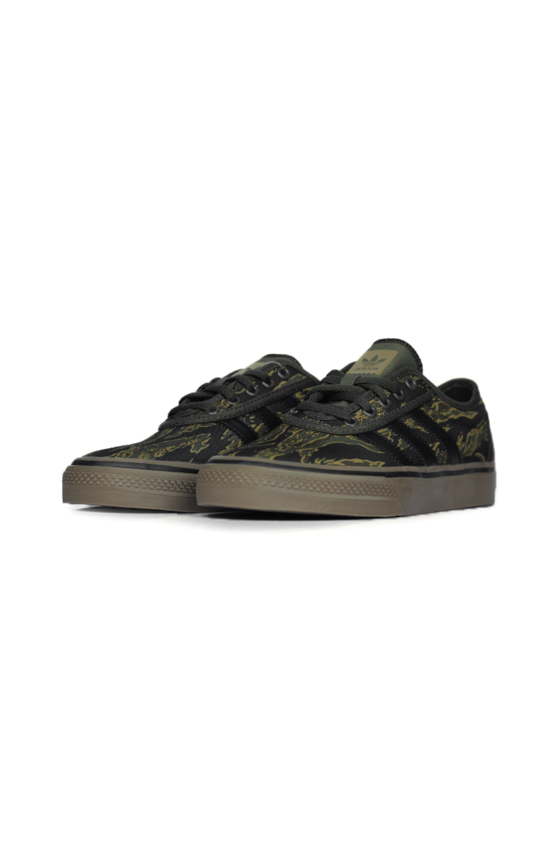 Tênis Adidas Adiease Camuflado
