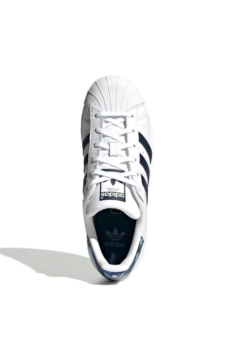 Tênis Adidas Superstar Branco/Azul/Tribal