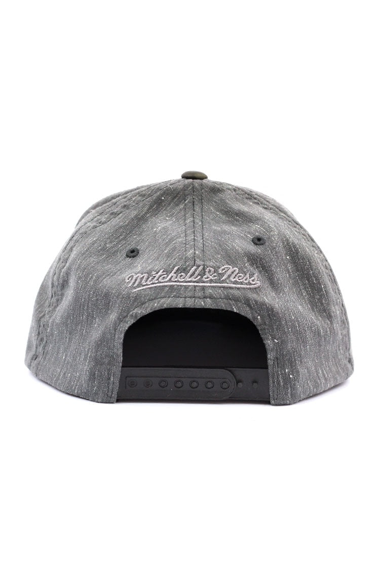 Bone MITCHELL AND NESS Chicaco Bulls Flexfit 110 Snapback Cinza/Camo
