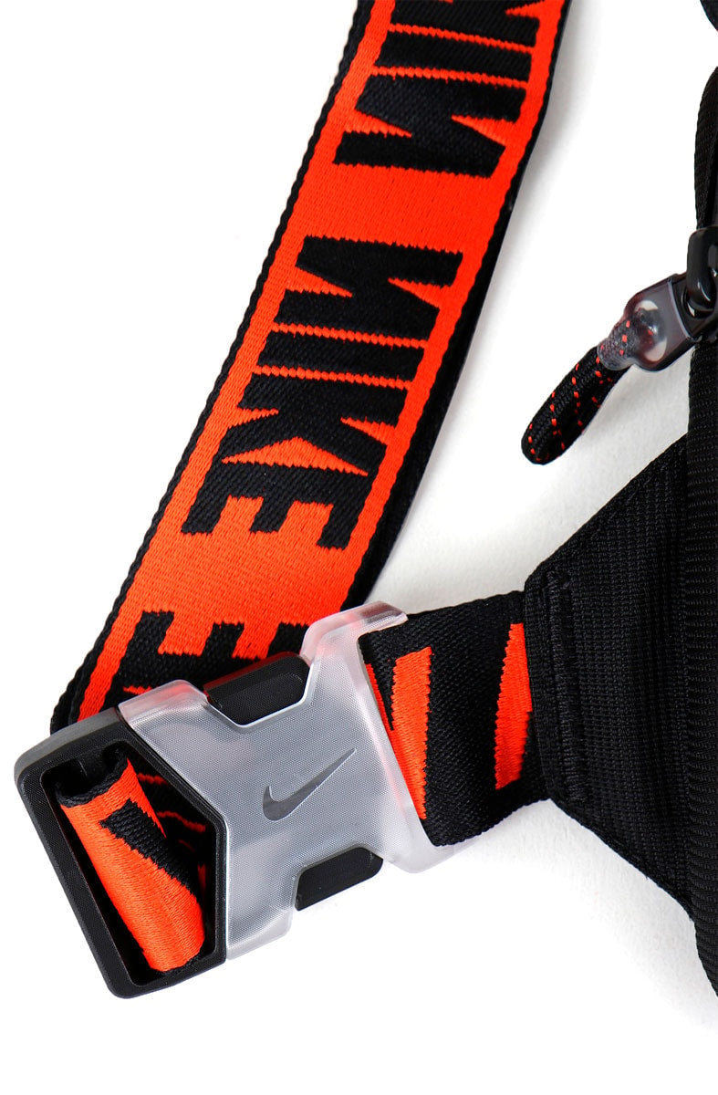 Bolsa Nike Shoulderbag Essentials Unissex Preta/Laranja