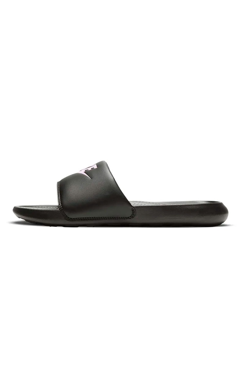 Chinelo Nike Victori One Feminino Preto/Rosa