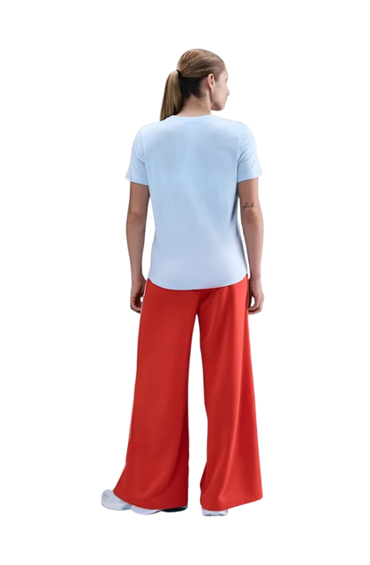 Camiseta Nike Sportswear Club Essentials Feminino Azul