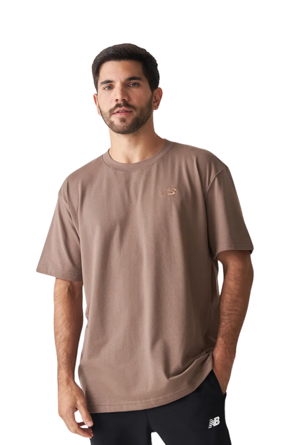 Camiseta New Balance Small Logo Marrom