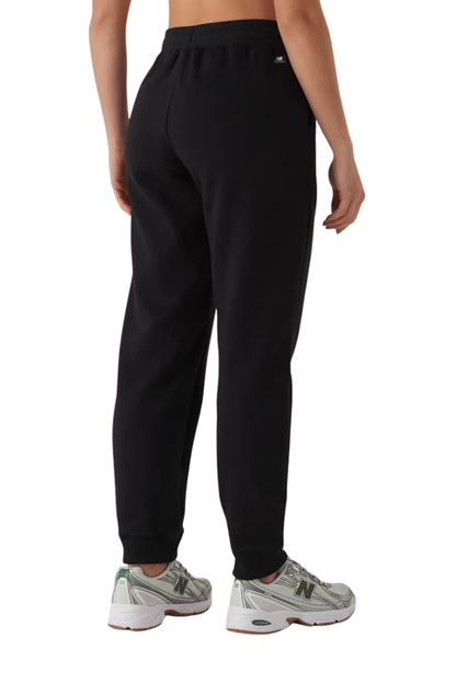 Calça New Balance Felpa Essentials Feminino Preto