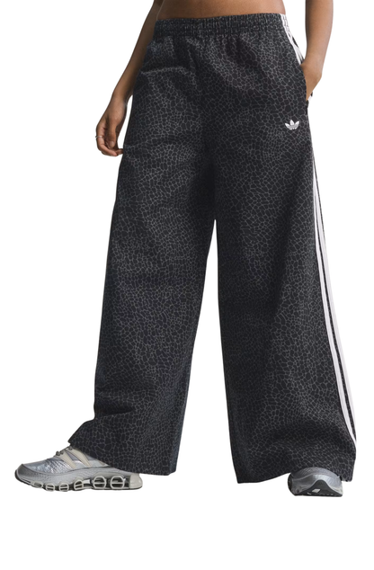 Calça Adidas Jeans Oversized Firebird AOP Preto/Cinza