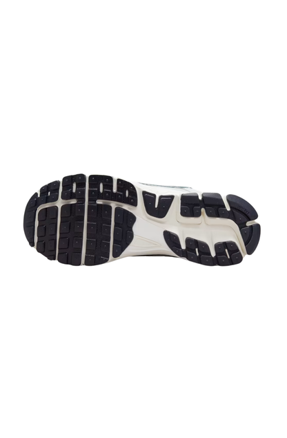 Tênis Nike Zoom Vomero 5 Photon Dust Metallic Silver Prata/Cinza FD0884-025